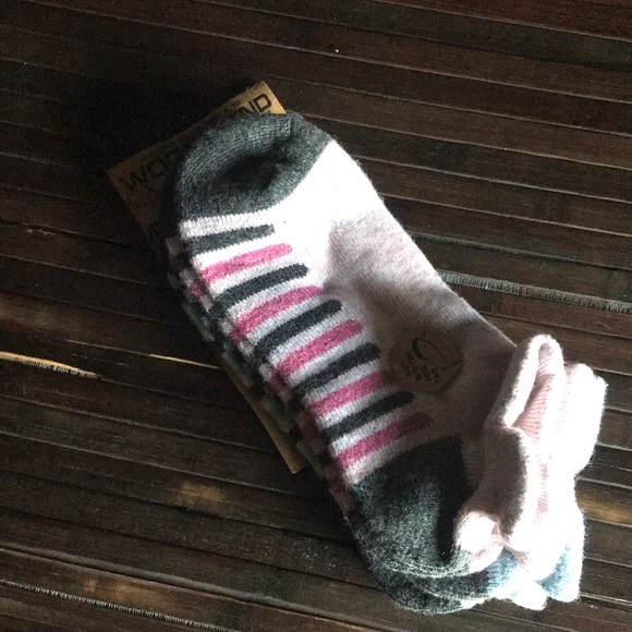 🚨B2G1 New BORN Pink Blue Green 3 Pair Wool Blend Socks - Picture 1 of 7